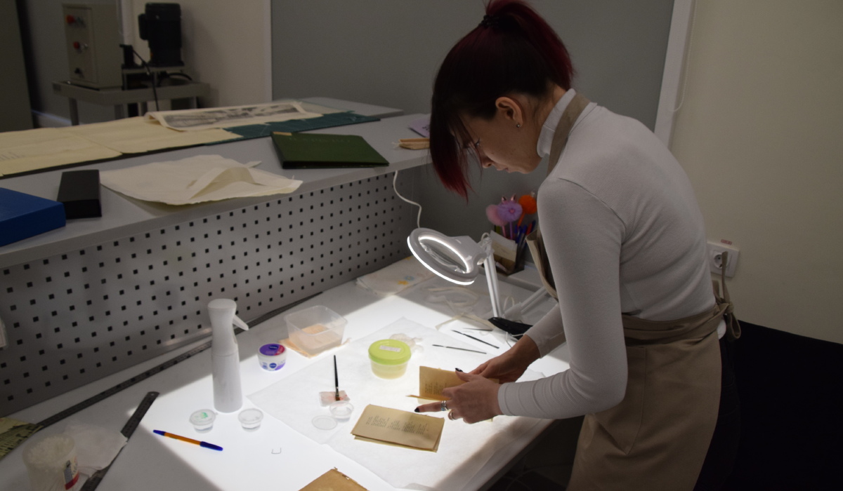 Вторая жизнь старых книг: как работает единственный в Курской области центр реставрации