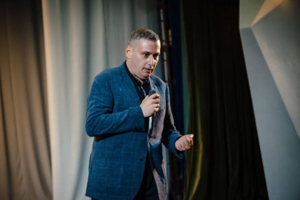 Хинштейн: сломаны бедренная кость, 2 позвонка и ребра после ДТП