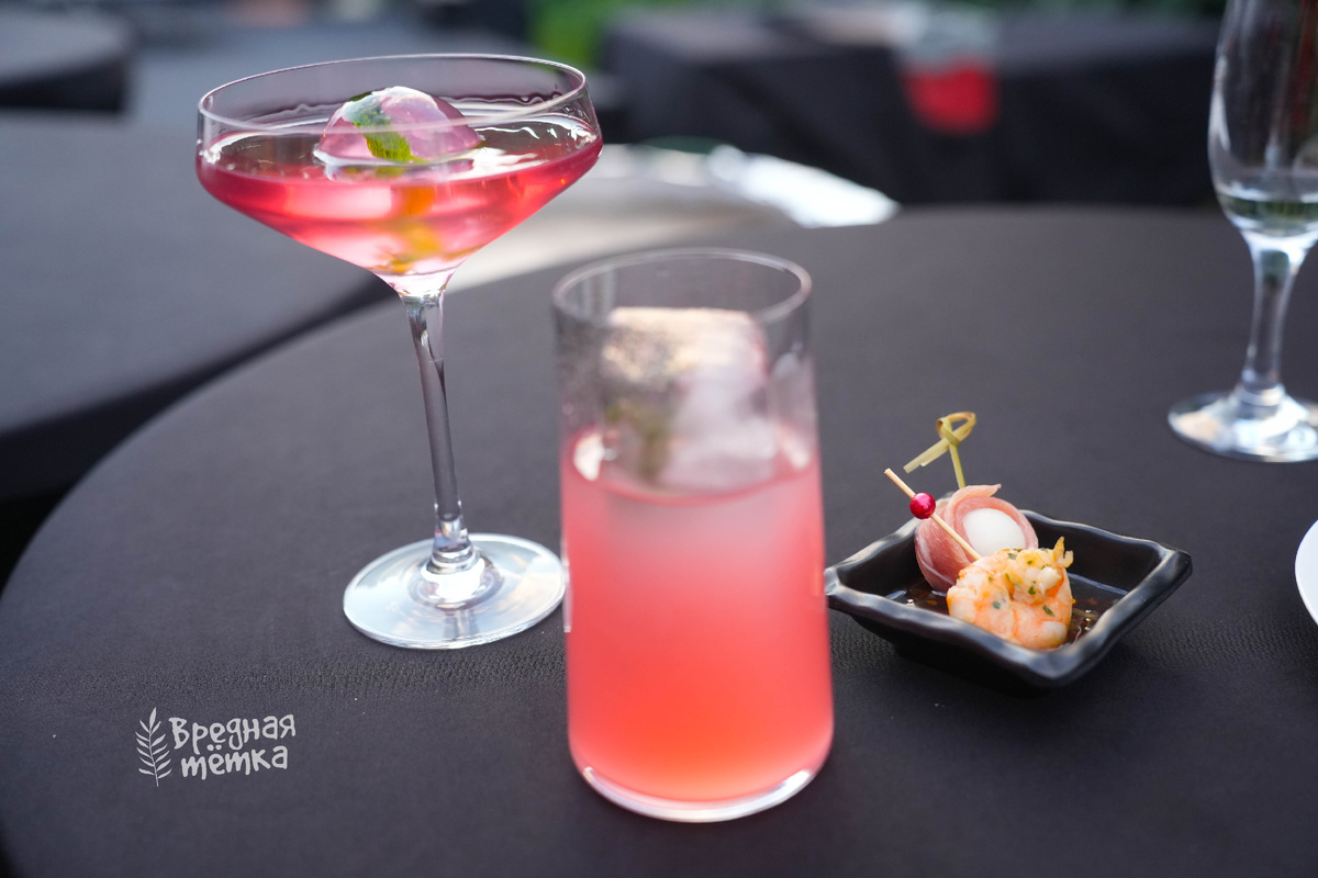 Пир на яхте: чем кормили блогеров на ежегодной вечеринке ОК у памятника Петру I