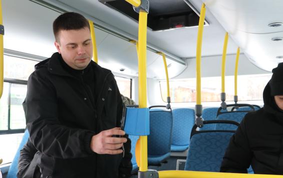 В Курске на автобусах «Ситимакс-9» заработали валидаторы для бесконтактной оплаты