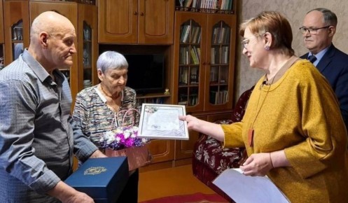 Жителей Курской области поздравили с 65-летием совместной жизни