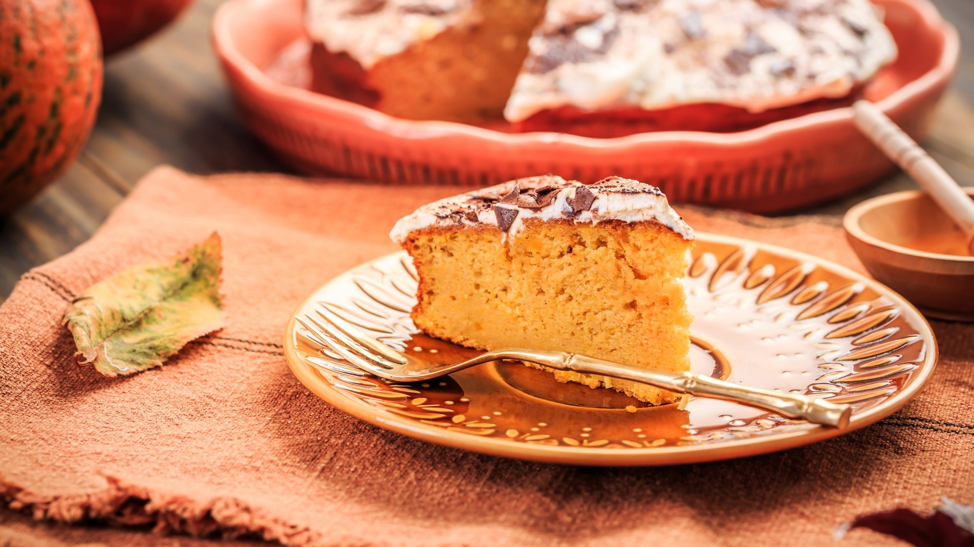 Приготовьте восхитительную шарлотку с апельсинами в мультиварке: станет вашим коронным блюдом