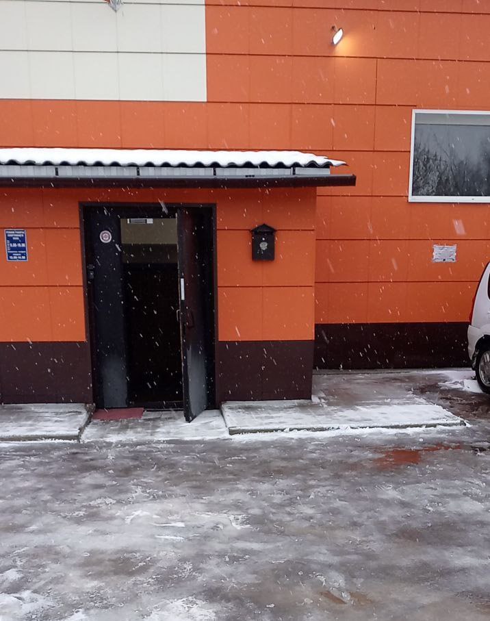 Cпортшколы "Медведь", №1 и №6 не остались в стороне и также помогают убирать снежные завалы