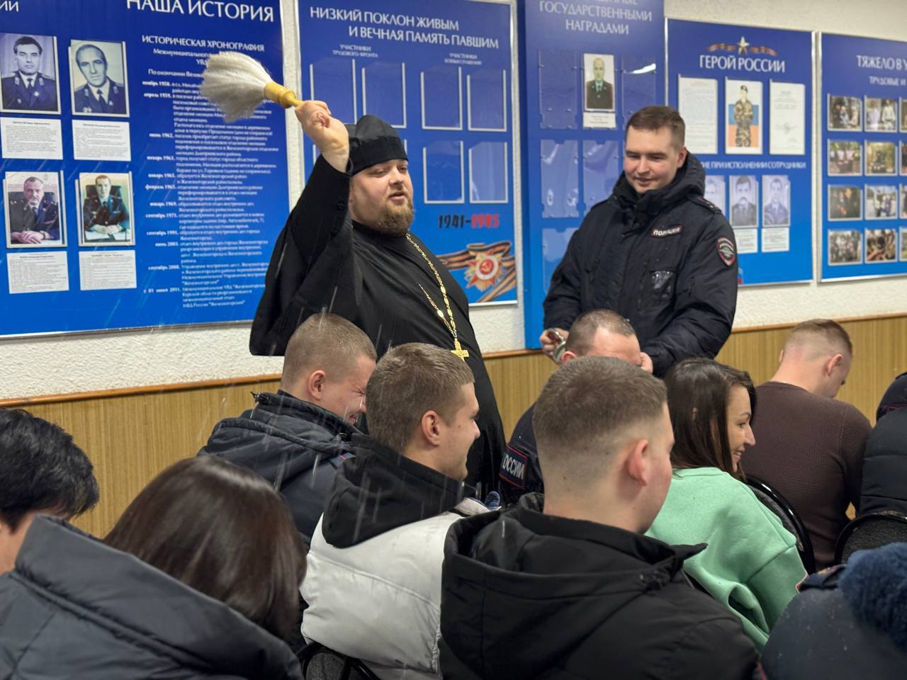 Священнослужитель Железногорской епархии посетил МО МВД России «Железногорский»