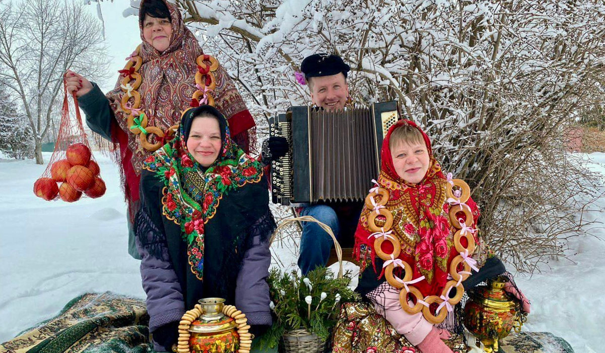 В Курской области провели фотосессию к Дню платка