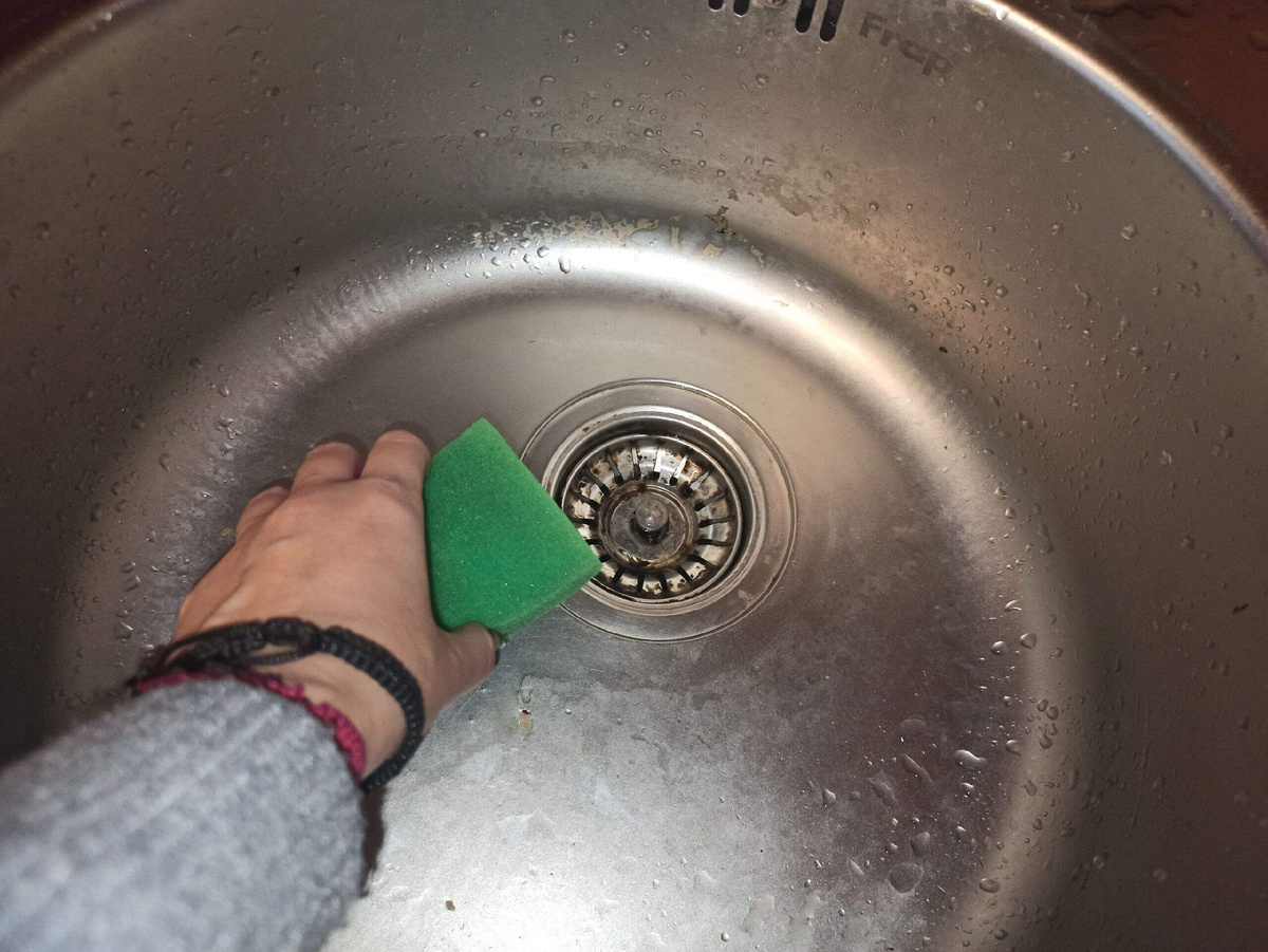 Способы очистки раковины из нержавейки: полезные советы для каждой хозяюшки