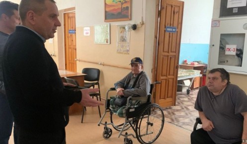 В Курске председатель соцзащиты проверил пункт временного размещения граждан