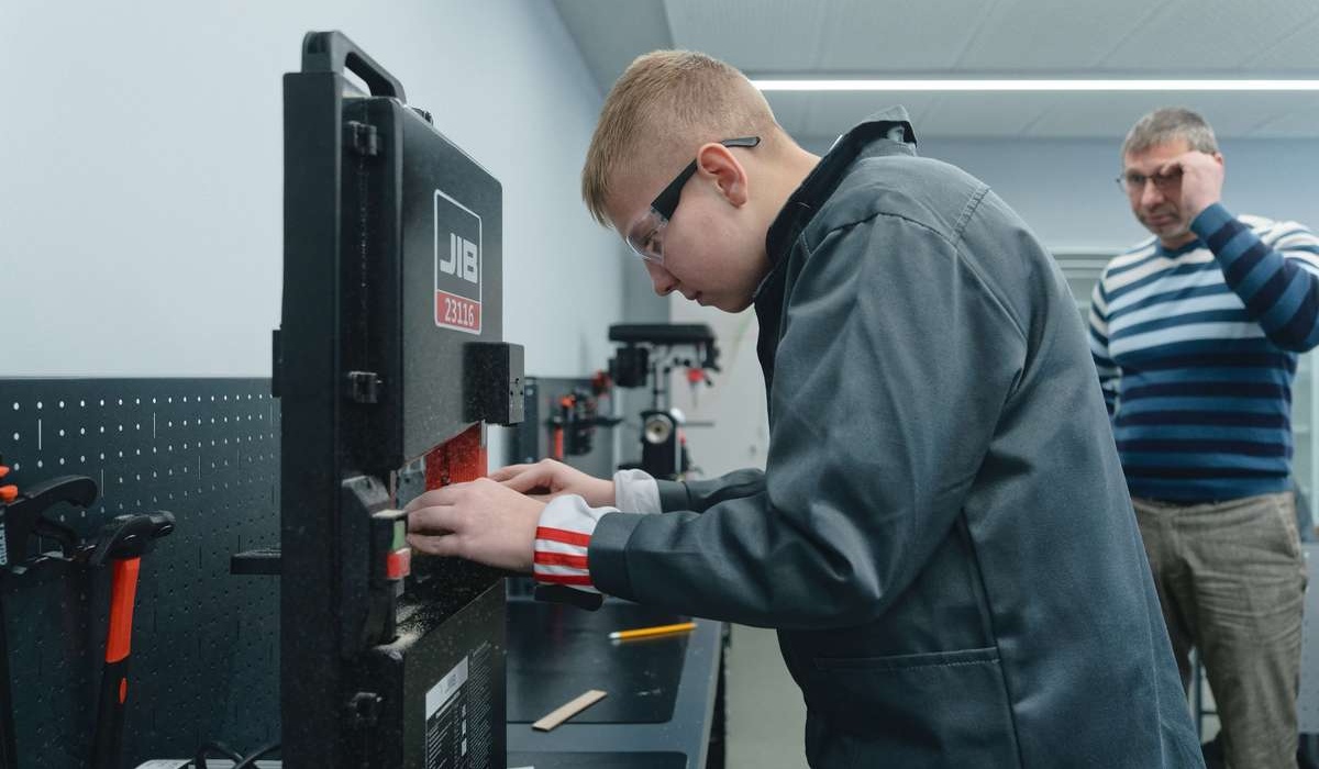 Металлоинвест оборудовал «классы 21 века» в школах Железногорска