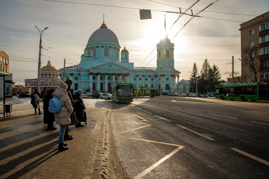 В Курске на улице Радищева произошел обрыв контактной троллейбусной сети