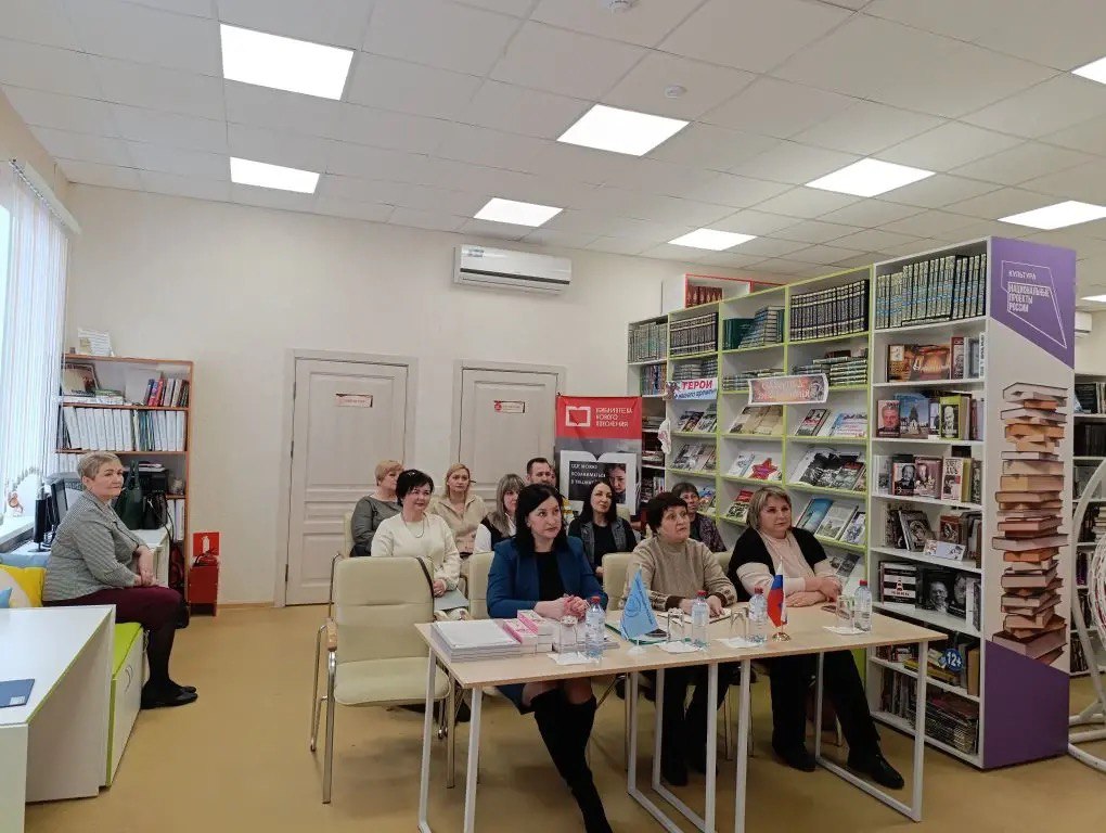 На площадке Дмитриевской межпоселенческой библиотеки состоялся муниципальный этап третьего регионального конкурса «Женщина – хозяйка на селе»