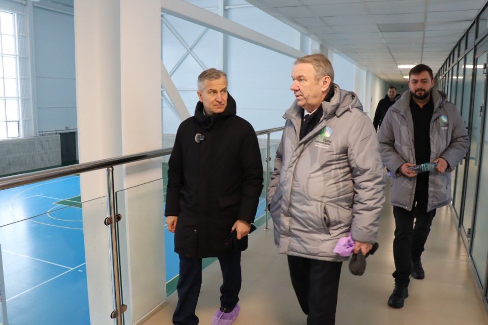 И.о. губернатора Курской области Александр Чепик с рабочим визитом посетил Железногорский район и ознакомился с объектами холдинга «Агропромкомплектация»