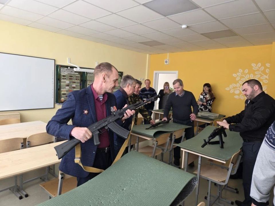 Виктор Катунин: В рамках празднования Дня памяти о россиянах, исполнявших служебный долг за пределами Отечества, на площадке Высоконодворской школы прошла встреча с ветеранами боевых действий