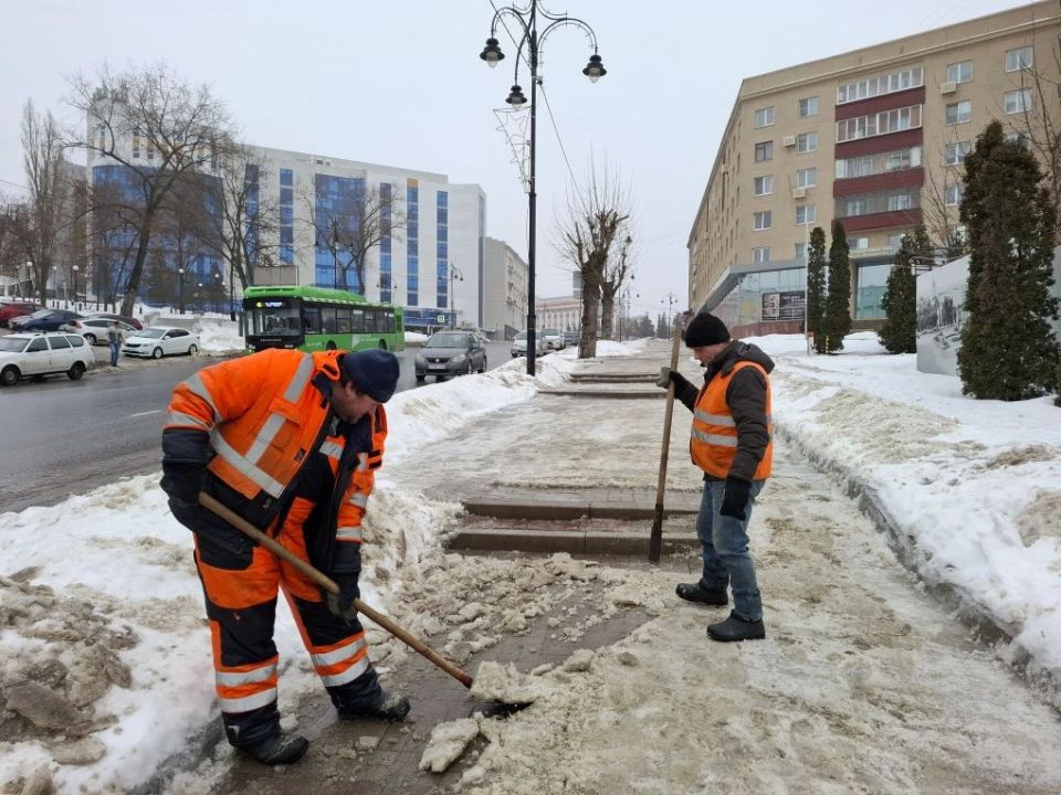 Курские дорожники убирают лестницу на Полугоре