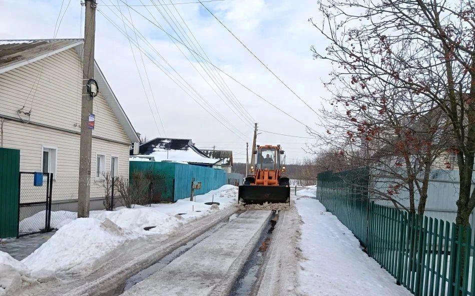 На территории Железнодорожного округа продолжается работа по расчистке улиц частного сектора от снега