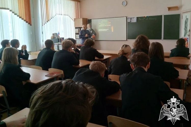 Росгвардейцы провели для курских кадет уроки мужества в честь воинов-афганцев