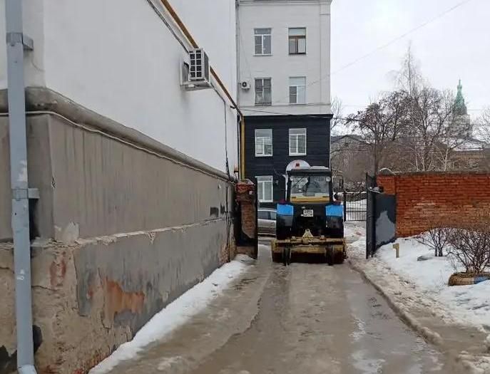 Глава Курска призвал УК активнее приводить в порядок дворы