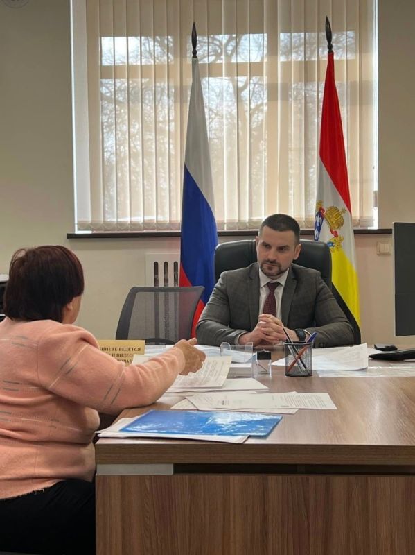 Сегодня состоялся личный приём граждан, во время которого основное внимание уделялось вопросам земельных и имущественных отношений — наиболее актуальным и значимым на сегодняшний день