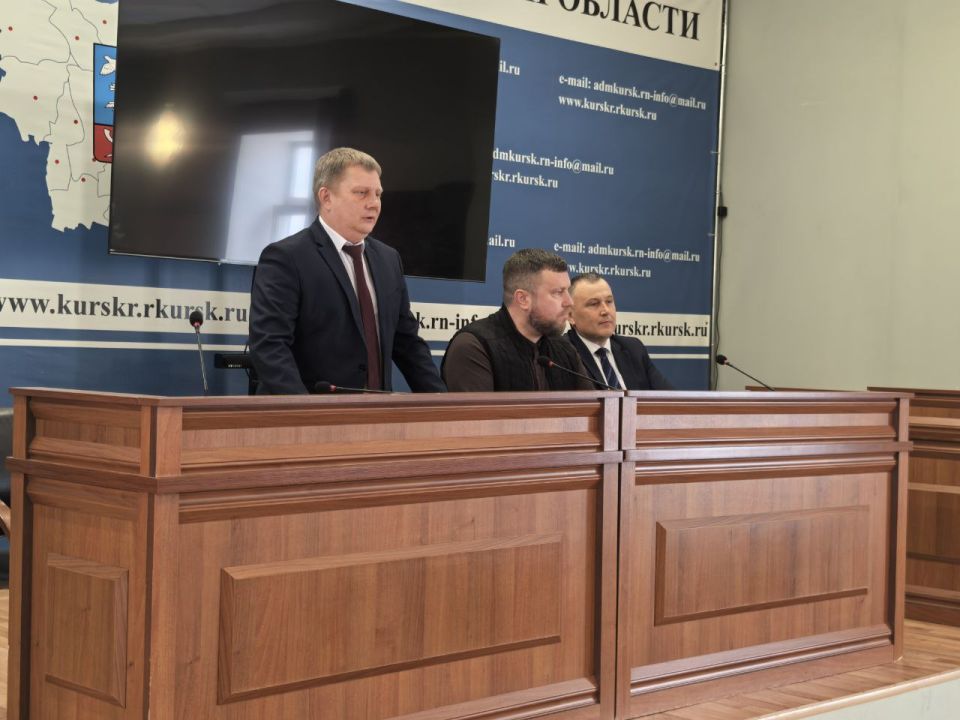 В соответствии с постановлением Губернатора Курской области Дрынов Александр Викторович приступил к исполнению обязанностей временно исполняющего полномочия Главы Курского района