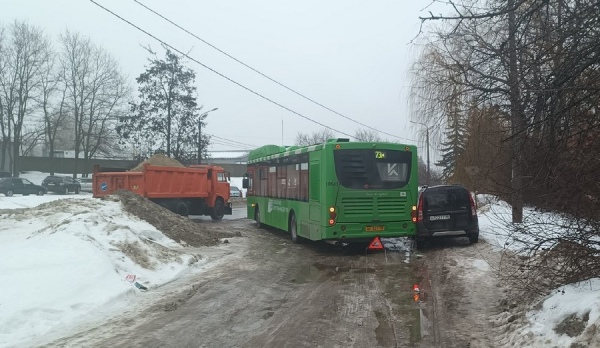 В Курске автобус попал в ДТП