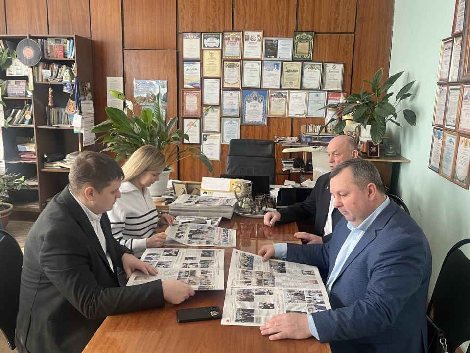 Заместитель губернатора Курской области Виктория Лукашова совместно с министром информации и общественных коммуникаций региона Михаилом Шумаковым посетили с рабочей поездкой Дмитриевский район