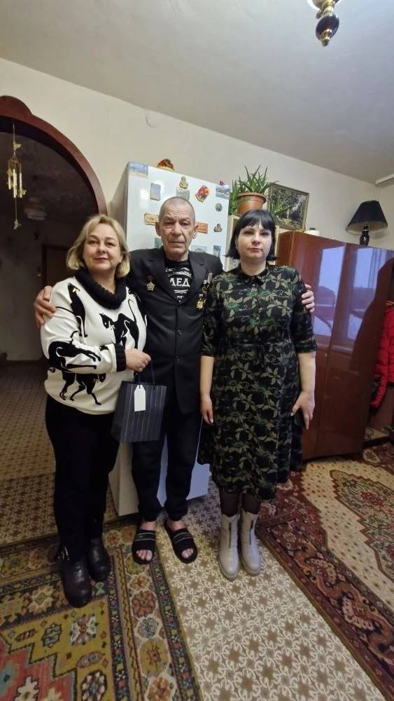 В очередную годовщину вывода Советских войск с территории Афганистана, Глава Панинского сельсовета - Елена Николаевна Мерцалова, совместно с работниками культуры и Панинской библиотеки, поздравили на дому...