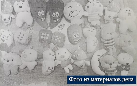 В Курской области двое мужчин разбили игровой автомат и похитили почти сотню игрушек