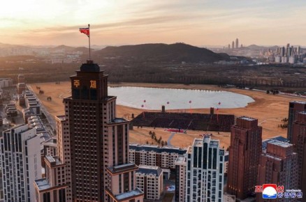 Ким Чен Ын открыл в Пхеньяне улицу Сэбёль, построенную в честь участников боевых действий в Курской области — ЦТАК