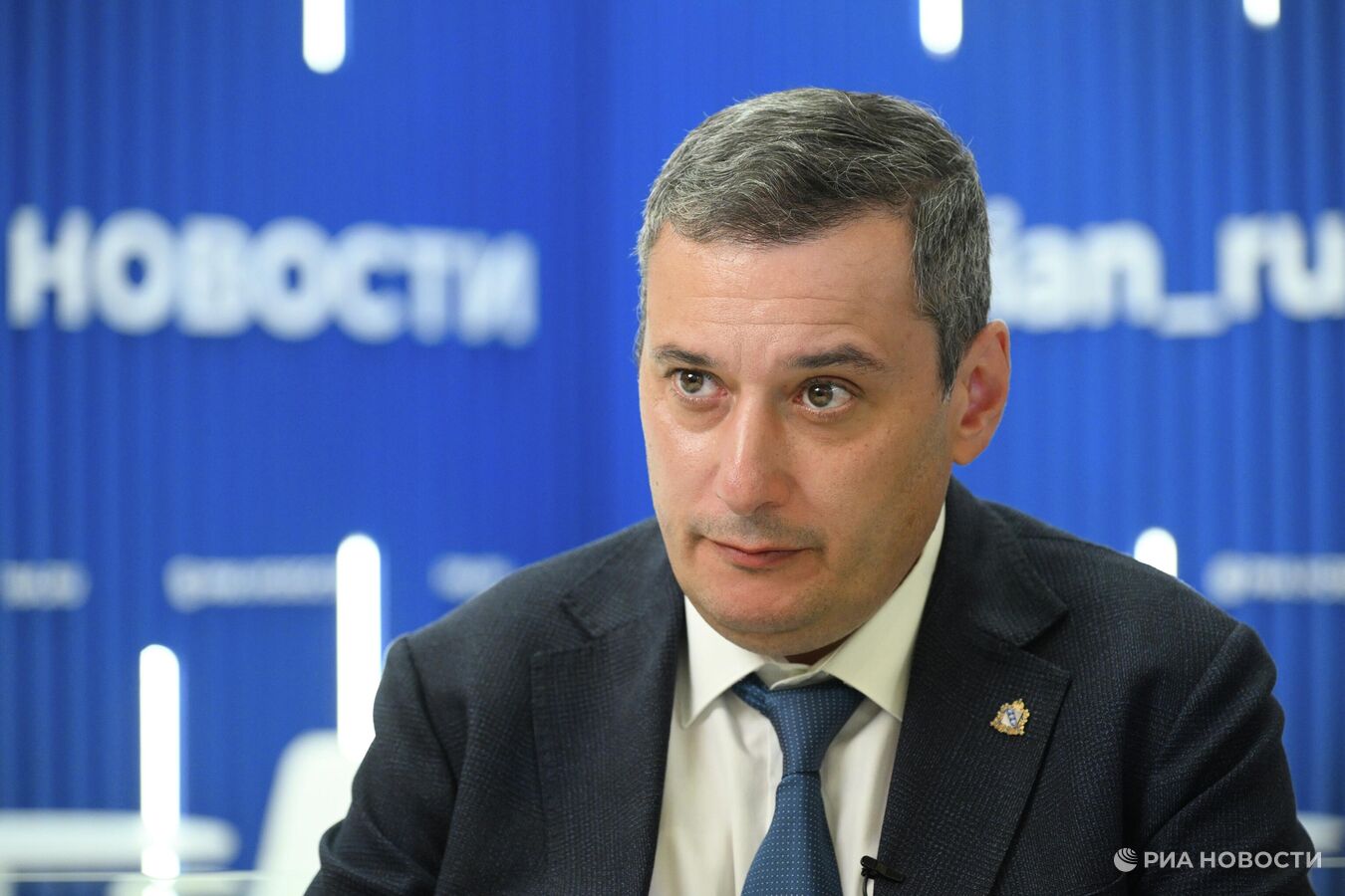 Хинштейн продолжает работать в онлайн-режиме после ДТП