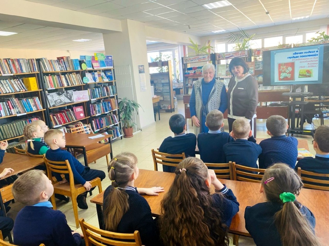 В Фатежской детской библиотеке прошла встреча обучающихся школы №1 с участницей событий военных лет Валентиной Гребеньковой