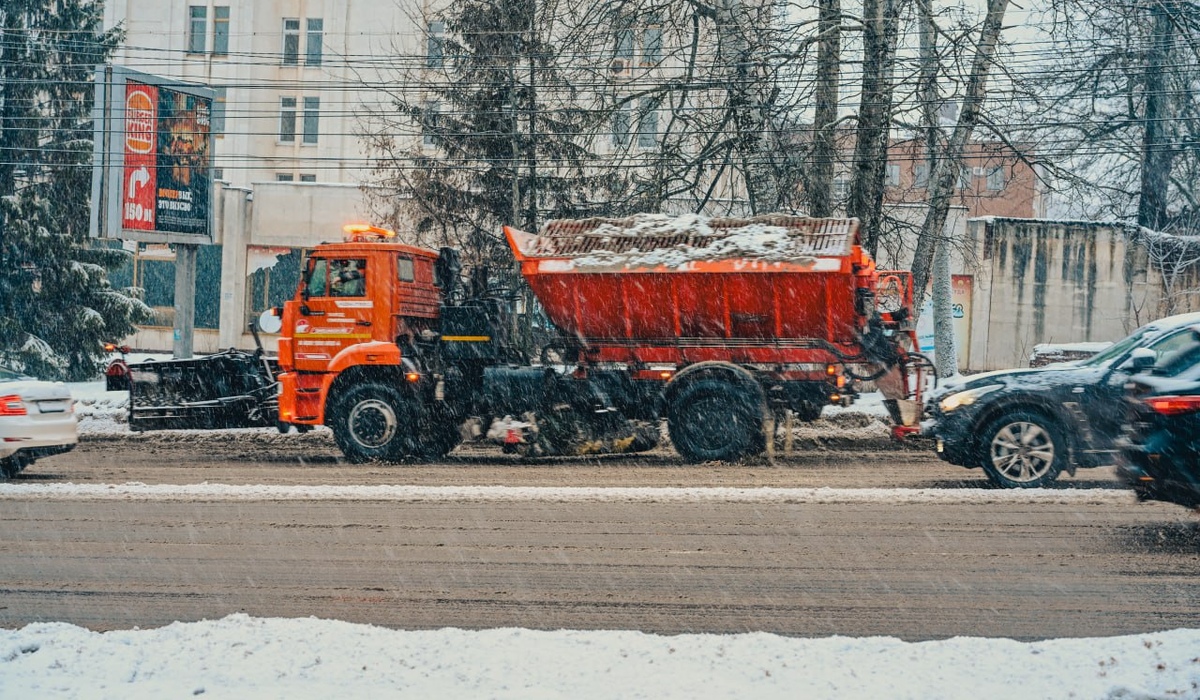 В Курске мэр Маслов раскритиковал качество уборки снега на городских улицах
