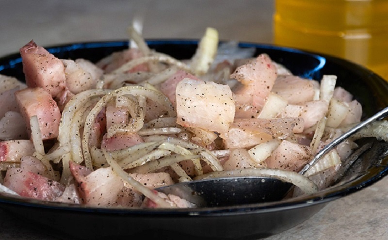 Покорите вкусы Сибири: невероятный сугудай из селедки и скумбрии