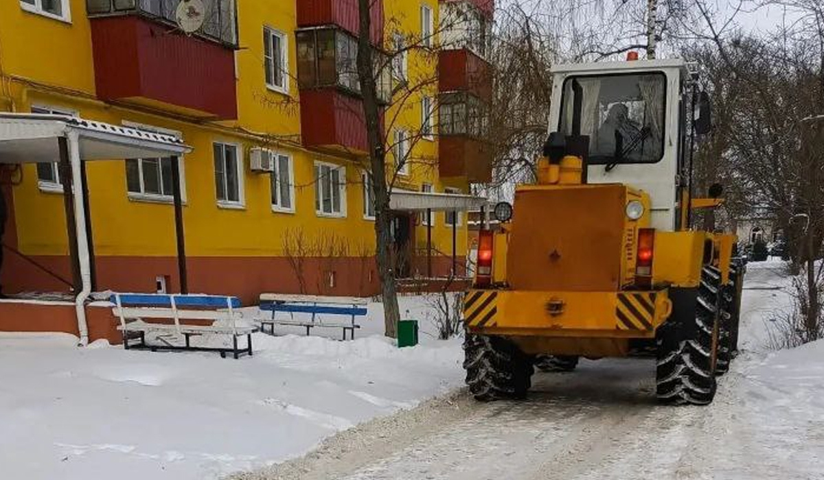 Администрация Сеймского округа Курска контролирует уборку снега