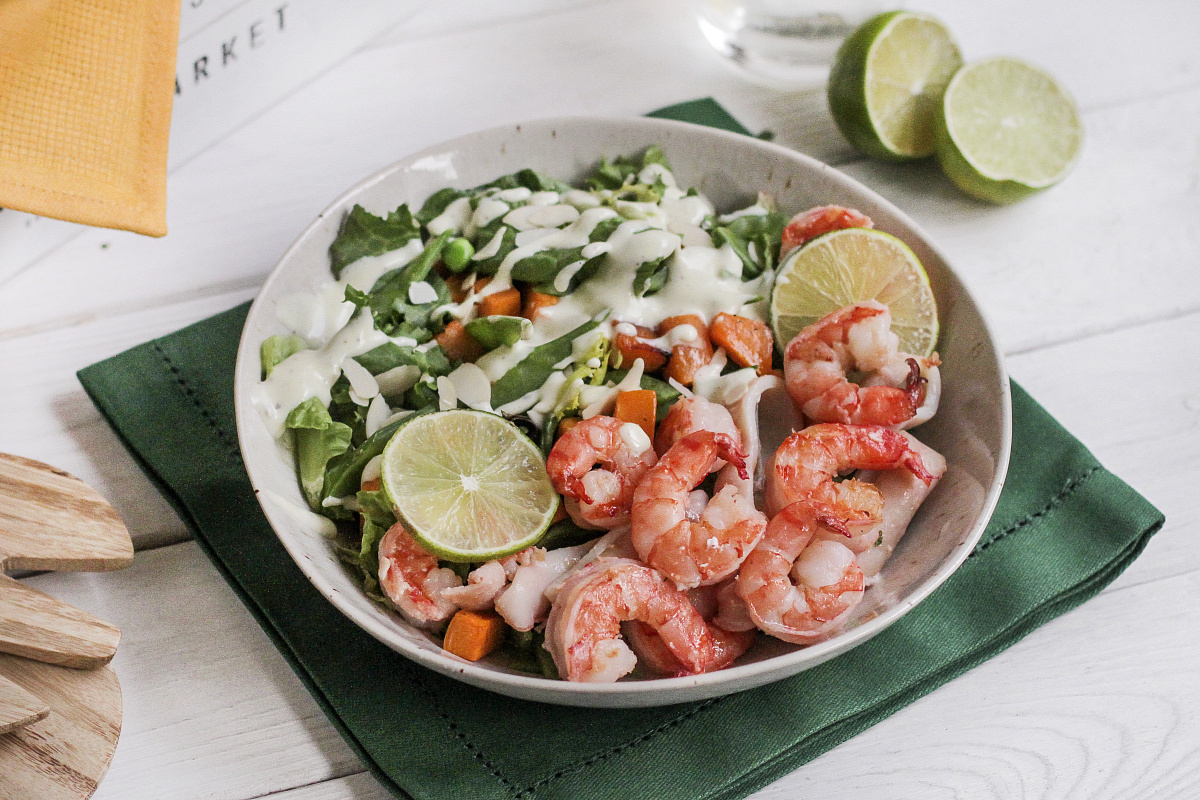 Теплый салат Кабуки: морепродукты, батат и лайм в одном флаконе