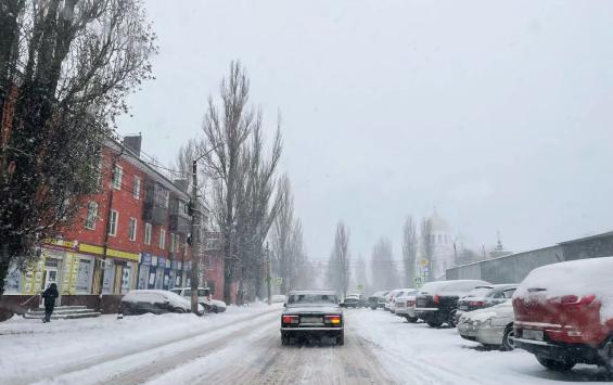 Мэр Курска призвал водителей не мешать уборке дорог во время снегопада