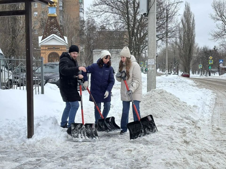 Пресс-служба администрации Курска подключилась к уборке снега