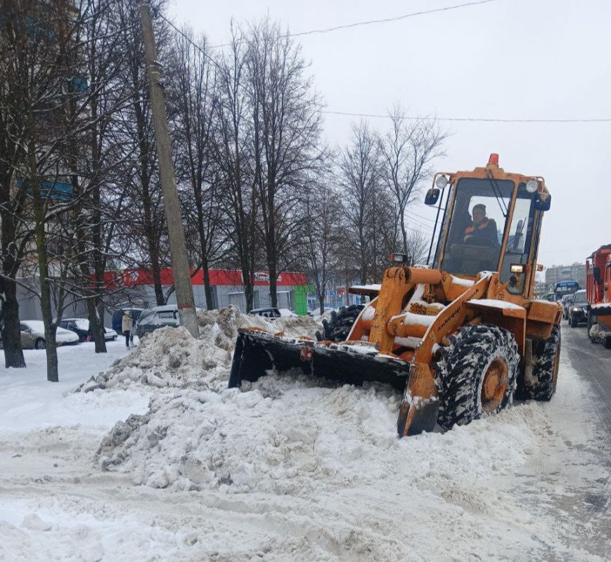 Коммунальные службы и неравнодушные куряне продолжают приводить в порядок город после непогоды