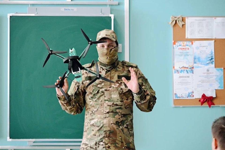 Александр Хинштейн: Курская область одной из первых в стране запустила школьные уроки по управлению беспилотниками