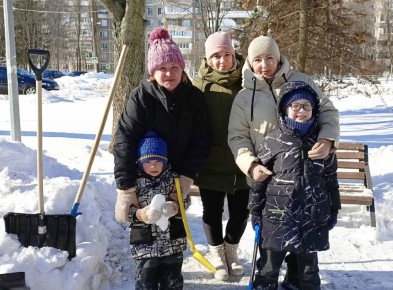 Второй день субботников: сотрудники органов ЗАГС продолжают помогать региону!