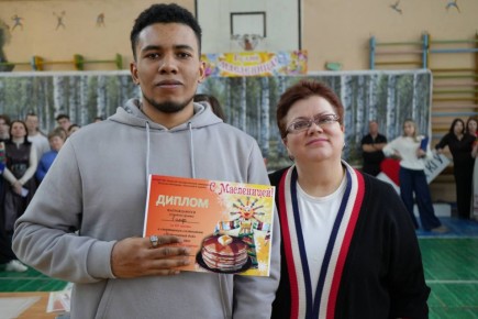 В колледже коммерции, технологий и сервиса Курского государственного университета состоялось тёплое и яркое празднование Масленицы — уже ставшей доброй традицией встречи весны