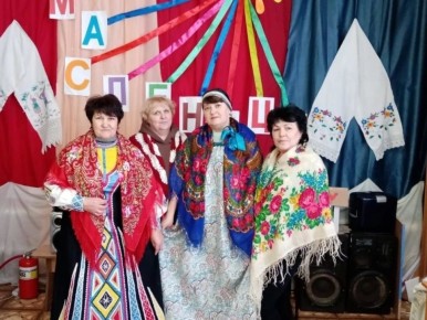 Работники культуры Пасерковского СДК и Пасерковской библиотеки, 20 февраля, поздравили вкусными блинами жителей Волковского сельсовета с Масленицей!!! Пожелали добра и здоровья и мирного неба над головой!!!