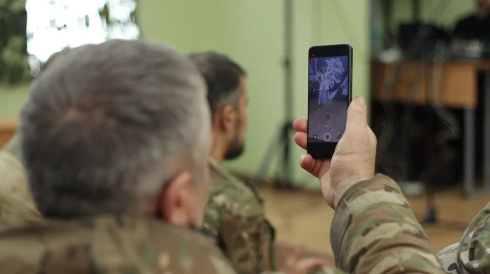 Единороссы поздравили с Днем защитника Отечества добровольцев отряда «БАРС-Курск»