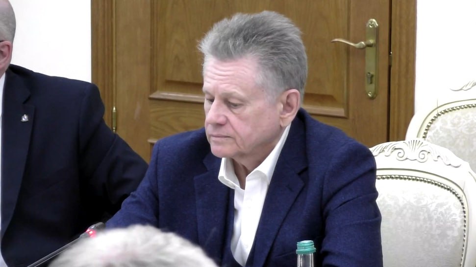 Сотрудникам неработающего курского аэропорта не выплатили зарплату за январь