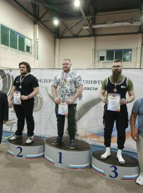 Конышевский атлет Сергей Раздобарин, стал победителем открытого областного первенства по пауэрлифтингу, проходившего в Орле.Сергей продемонстрировал выдающиеся результаты, выступая в классическом троеборье в весовой...