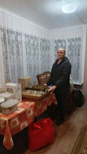 К празднику защитника Отечества сотрудники Нижнеольховатского филиала и библиотеки, местные жители и волонтеры собрали продукты, предметы гигиены и многое другое для участников СВО