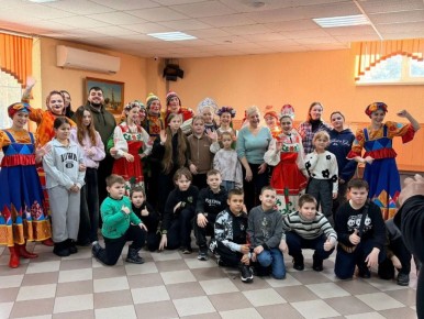 Курские учащиеся подарили радость детям в ПВР