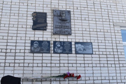 20 февраля на территории Разветьевской школы состоялось торжественное открытие мемориальной доски памяти нашему земляку - Герою Новикову Сергею Михайловичу, погибшему на задании СВО в марте 2025 года