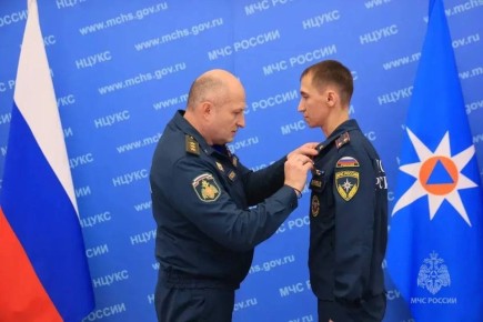 Министр МЧС России Александр Куренков вручил государственные награды курянам