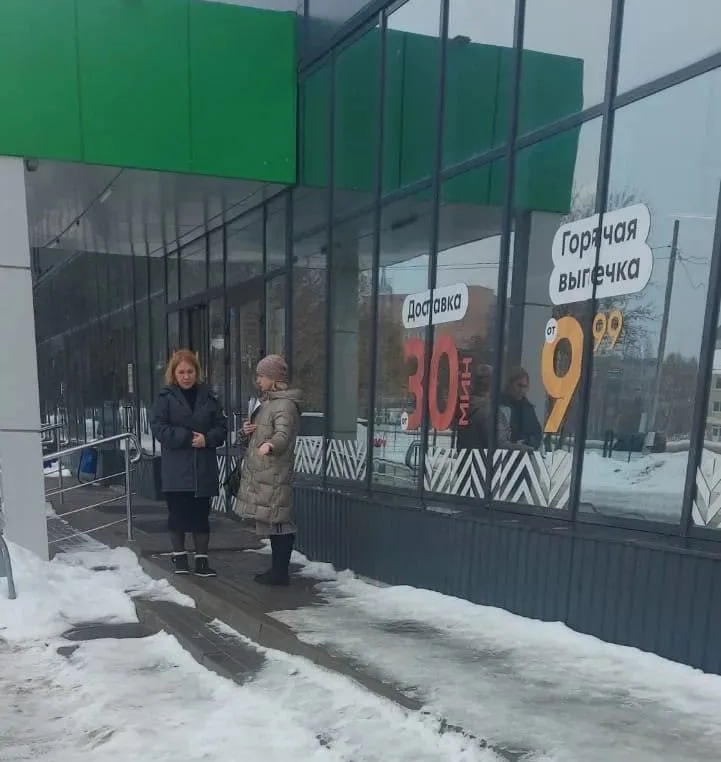 Администрация Железнодорожного округа продолжает проверять состояние прилегающих территорий к торговым объектам