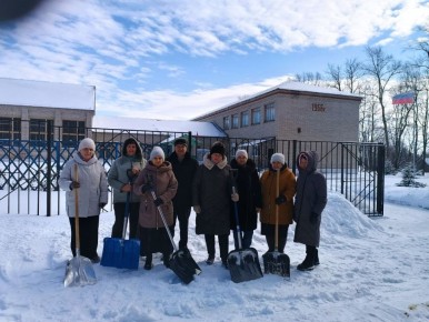 Общественный субботник по расчистке снега