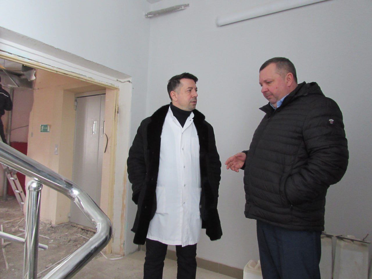 Сергей Ливенцев: Проинспектировали объекты, где ведутся масштабные ремонтные работы: Дмитриевскую центральную районную больницу и Крупецкую среднюю школу